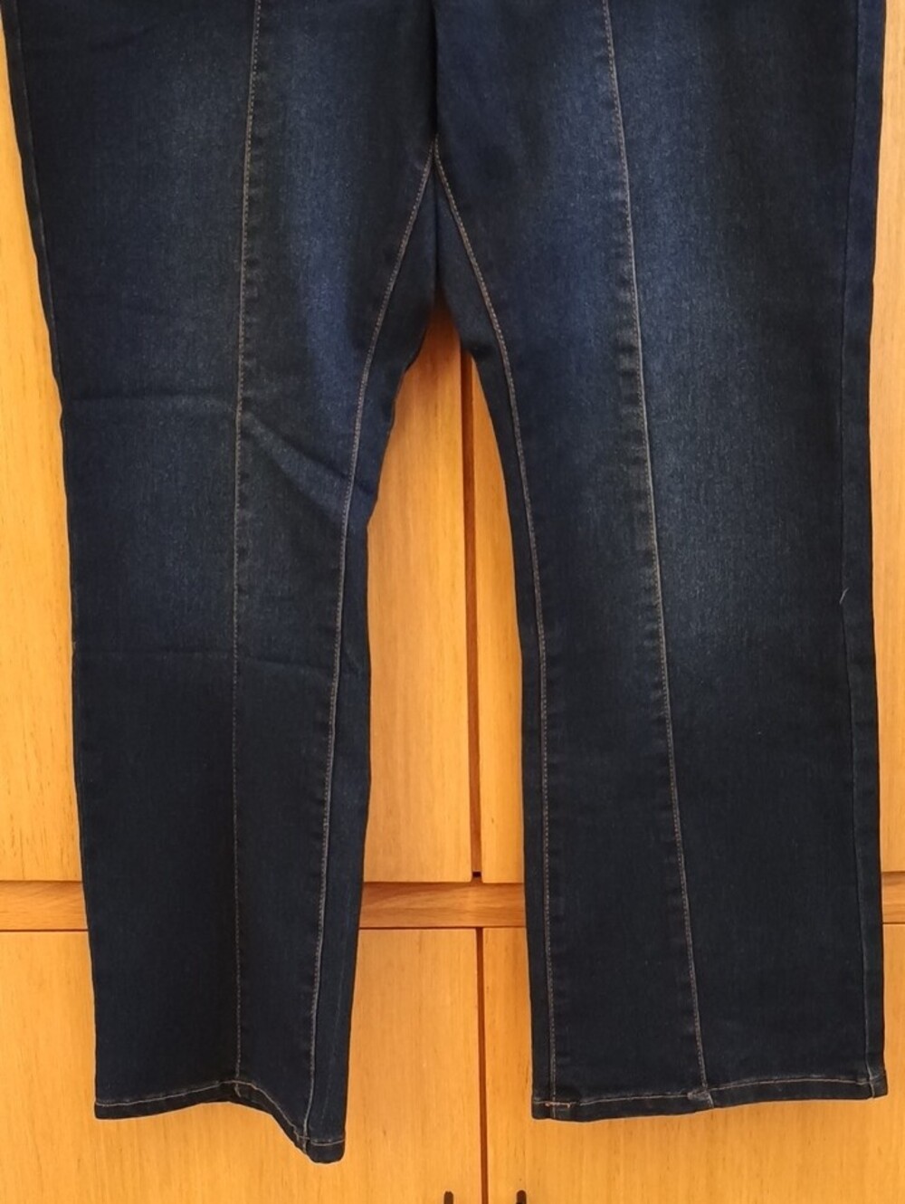 +SZ NWOT Tahari SZ 18W Navy"Natalie" Straight-Leg Jeans - Picture 4 of 9